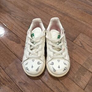 Kids White Adidas Stan zsmith Sneakers with Patterns